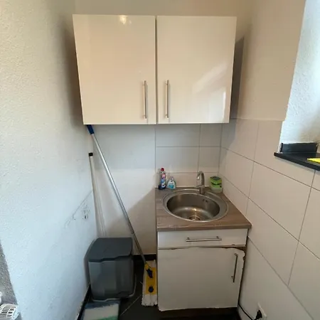Moeblierte Zwei Zimmer Wohnung In Koeln Ost *