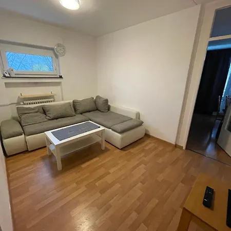Moeblierte Zwei Zimmer Wohnung In Koeln Ost *