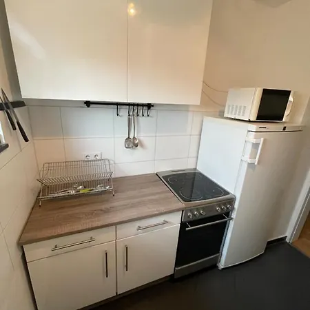 Lejlighed Moeblierte Zwei Zimmer Wohnung In Koeln Ost