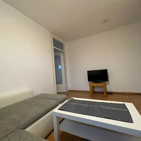 Moeblierte Zwei Zimmer Wohnung In Koeln Ost