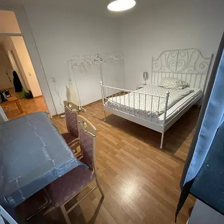 Moeblierte Zwei Zimmer Wohnung In Koeln Ost Lejlighed